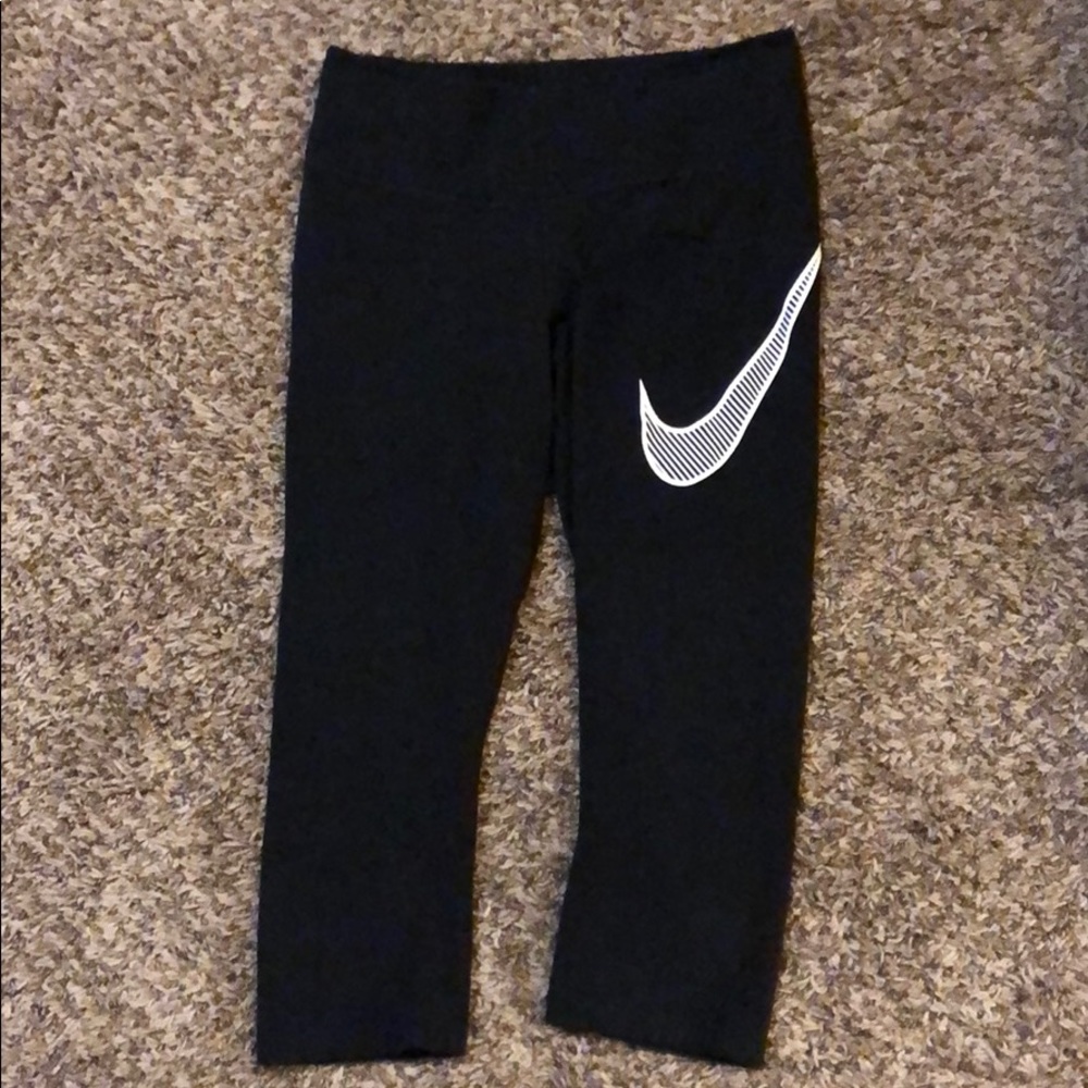 EUC Nike med black tights